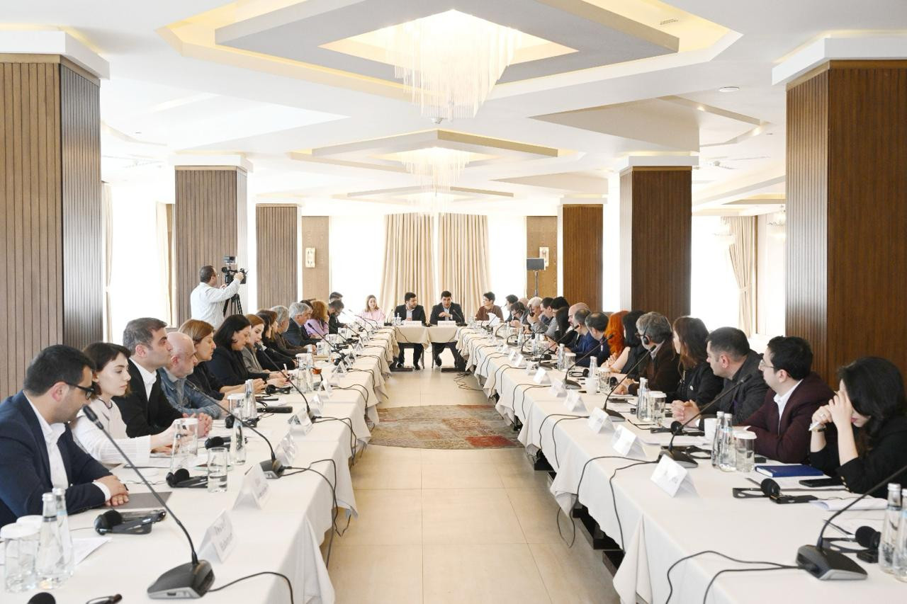 Ադրբեջանում անցկացվում է երկկողմ կլոր սեղան՝ Ադրբեջանի և Հայաստանի քաղաքացիական հասարակության ներկայացուցիչների մասնակցությամբ