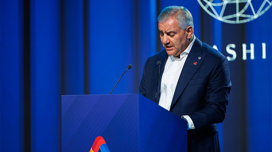 Ըստ Forbes-ի՝ 2026 թվականին Սամվել Կարապետյանի կարողությունը աճել է 900 մլն դոլարով, շատ գիտե՞ք մարդ, ով կալանքի տակ հաջողել է համարյա 1 մլրդ դոլլարով կարողություն ավելացնել․ Նարեկ Կարապետյան
