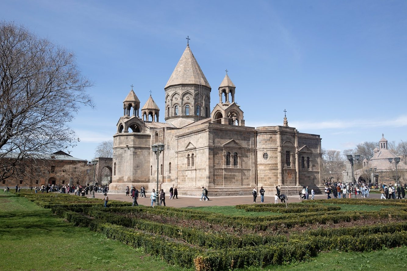 Պետական կառույցում Եկեղեցու ներկայացուցիչ կարող է նշանակվել միայն Կաթողիկոսի արտոնությամբ․ Մայր Աթոռը՝ Փաշինյանի որոշմամբ Արման Սարոյանին Ներման հարցերի հանձնաժողովի անդամ նշանակելու մասին