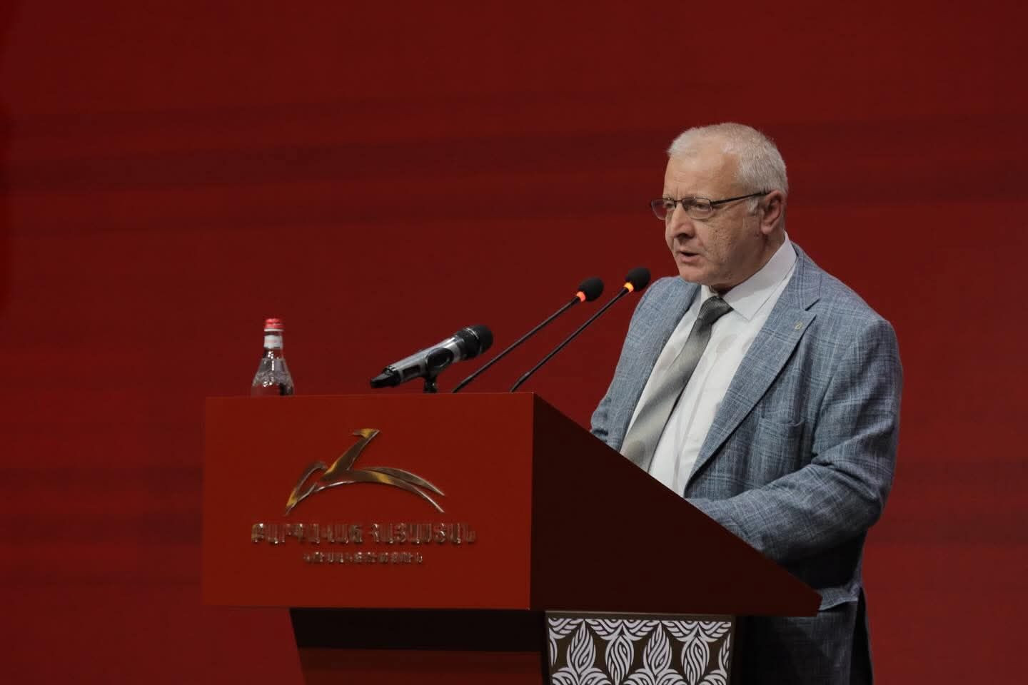 Երբ Գագիկ Ծառուկյանի դեմ հայցը ներկայացվում է ֆեդերացիայի անունից, որի նախագահը վարչապետի աշխատակազմի ղեկավարն է, սա ոչ թե իրավական կարգավորում է, այլ քաղաքական ազդեցության փորձ․ Սուրենյանց