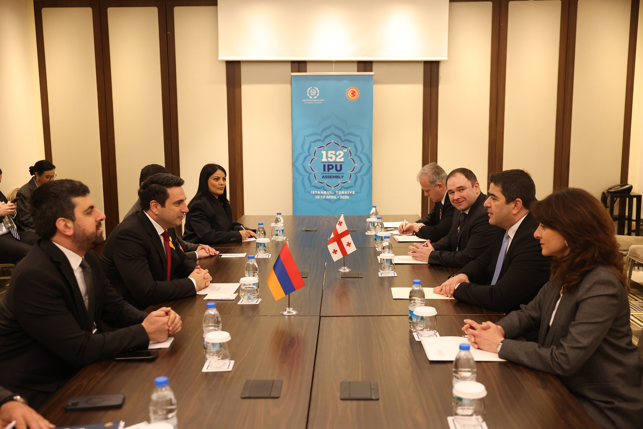 Ալեն Սիմոնյանը Ստամբուլում հանդիպել է Վրաստանի խորհրդարանի նախագահի հետ