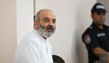 Տիգրան Աբրահամյանը «Երևան-Կենտրոն» ՔԿՀ-ում հանդիպել է «Սրբազան պայքարի» առաջնորդ Բագրատ Սրբազանին