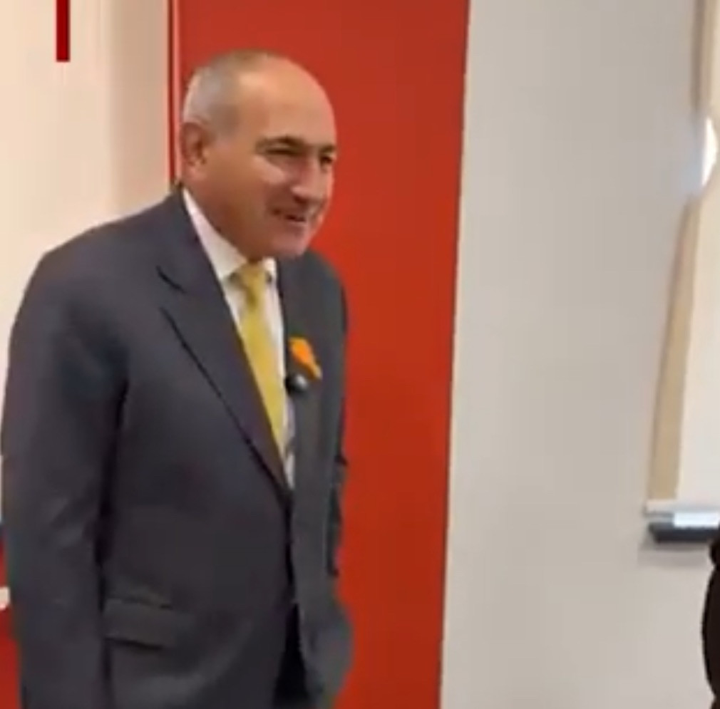 Վա՜յ, էս ինչ լավ քաշած, տնական արաղի հոտ ա գալիս. Փաշինյանը՝ Երնջատափի դպրոցում