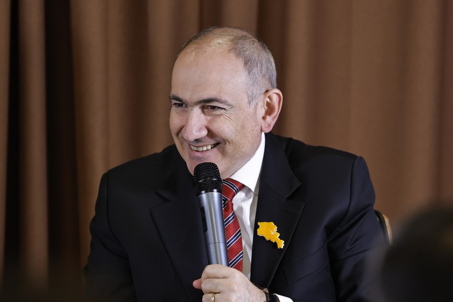 Ես ամենայն լրջությամբ ուզում եմ կոչ անել մեր թոշակառուներին, որպեսզի չուզողներին հակառակ՝ այդ դեղերի գումարները մի կողմ դնեն և սկսեն ճամփորդել. Փաշինյան