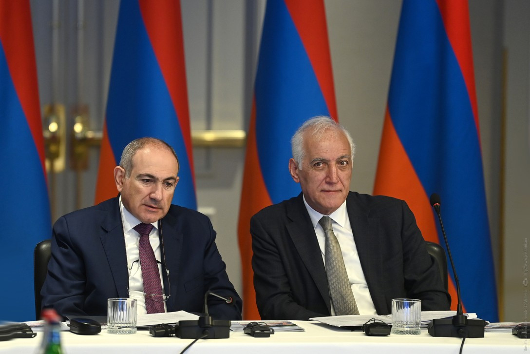 Ձեզ ճանաչել եմ որպես սկզբունքային, պատասխանատու, պրոֆեսիոնալ գործիչ․ Փաշինյանը շնորհավորել է Վահագն Խաչատուրյանի ծննդյան օրը