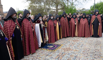 Հայոց Ցեղասպանության սուրբ նահատակների հիշատակի օրվա առիթով, Ն.Ս.Օ.Տ.Տ. Գարեգին Երկրորդ Ծայրագույն Պատրիարք և Ամենայն Հայոց Կաթողիկոսի հանդիսապետությամբ, Էջմիածնի Մայր Տաճարում մատուցվեց Սուրբ և Անմահ Պատարագ
