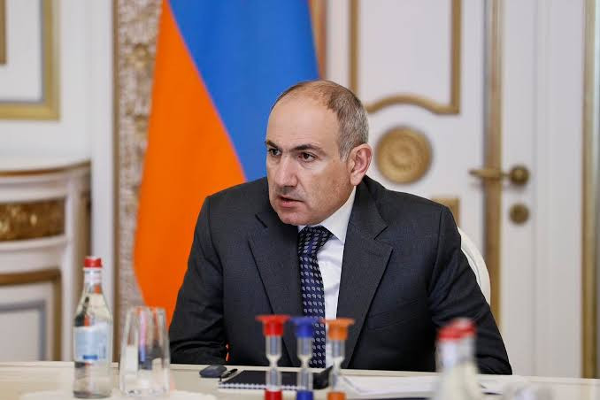Հայաստանի և Ադրբեջանի ԶՈՒ ներկայացուցիչները սահմանին ծառայություն են իրականացնում ինքնաձիգների պահունակները ոչ թե ինքնաձիգների, այլ՝ պայուսակների մեջ դրած. Փաշինյան