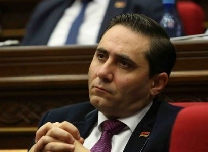 Ուսուցիչները, սոցիալական ոլորտի աշխատողները, շտապօգնության ծառայողները, զինվորականները, ոստիկանները, սովորական պետական ծառայողները ստանում են կոպեկներ՝ համեմատած իրենց ղեկավարների միլիոնավոր պարգևավճարների հետ. Արման Աբովյան