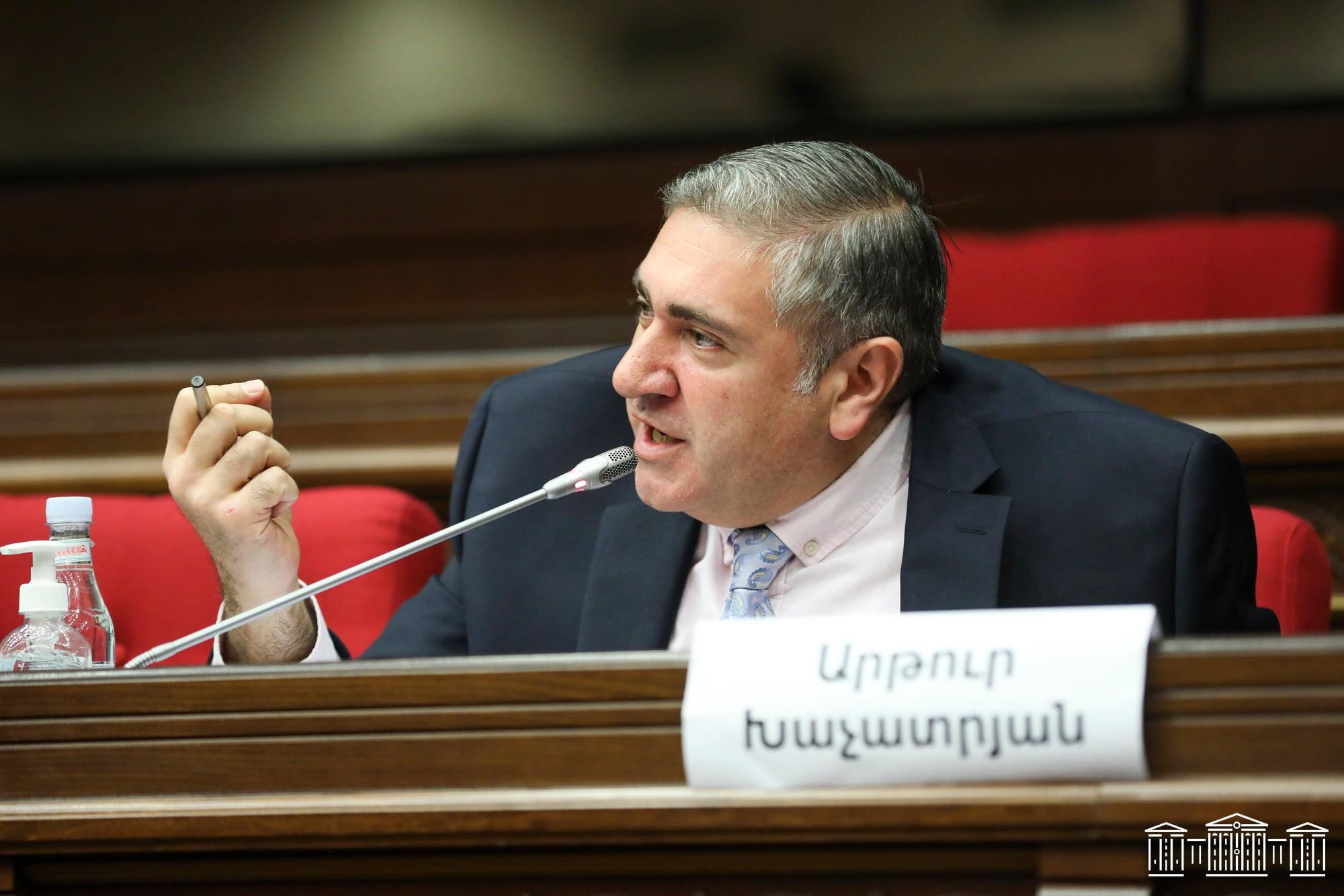 ՀՀ իշխանությունը փորձում է պետությունը ներկայացնել որպես ժողովրդավարության ջատագով, իսկ ընդդիմությանը՝ ռուսական ազդեցության գործակալ․ Արթուր Խաչատրյան