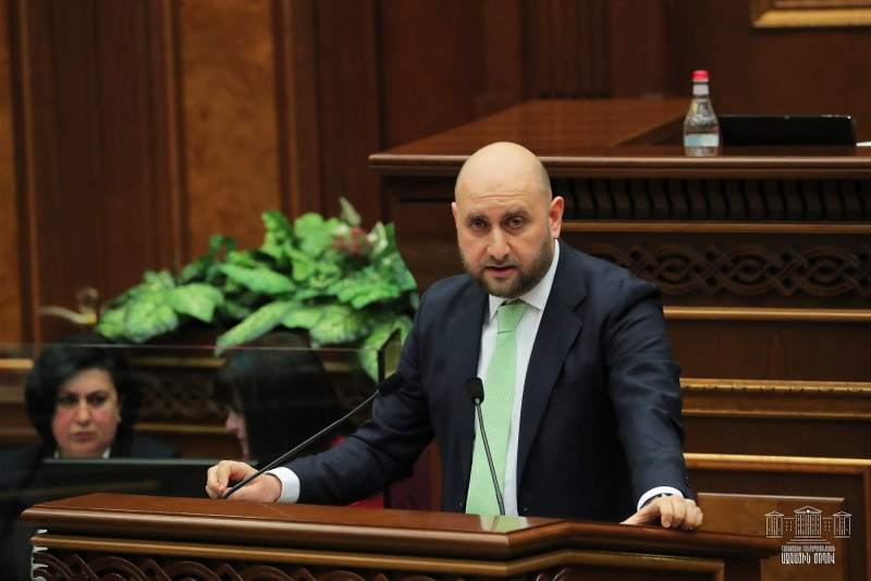 Ազգային ժողովը քննարկում է Կենտրոնական բանկի նախագահի պաշտոնում Մարտին Գալստյանի ընտրության հարցը