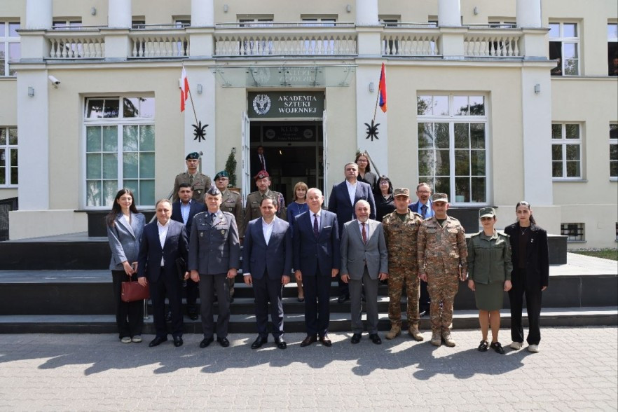 Պապիկյանը Լեհաստանում է, այցելել է Վարշավայի պատերազմի հետազոտությունների համալսարան