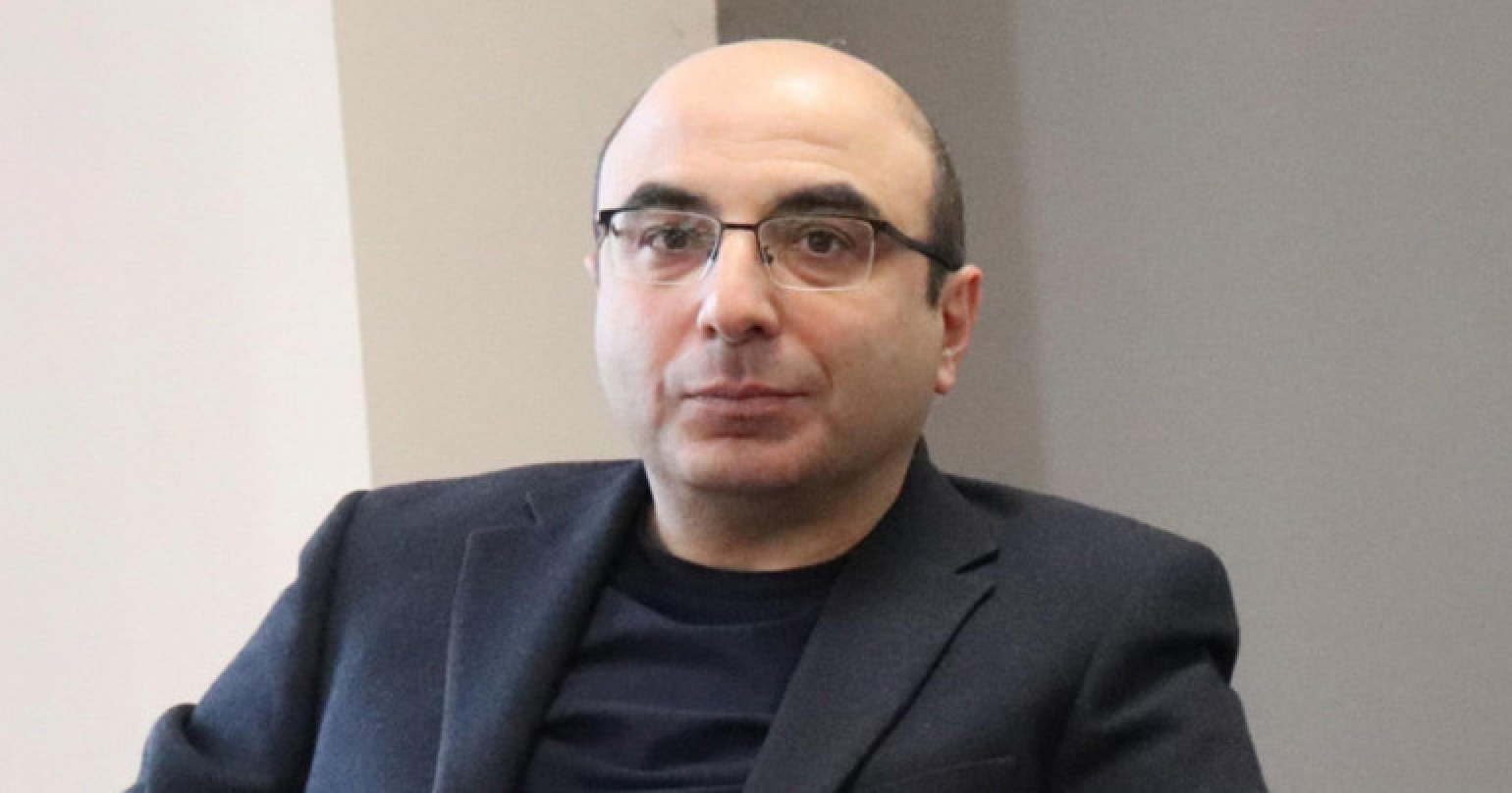 Ո՞վ է հիշում, որ Մակրոնը, Նիկոլի հետ օրը մեջ փաթաթվելով, կոչ էր անում զիջումների, իսկ եվրոպացիների տեղական խամաճիկները եվրոպական ժպիտներին արժանանալու համար պատրաստ են իրենց ժողովուրդներին տանել աղետի․ Վահե Հովհաննիսյան