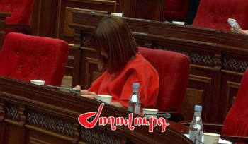 ԱԺ դահլիճում ՔՊ-ական պատգամավորն արտասվում էր․ ի՞նչ է կատարվել