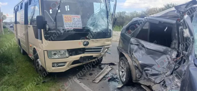 Նոր Գեղիում բախվել են 253 համարի ավտոբուսը, «BMW X5»-ը և «Mazda»-ն. կան վիրավորներ