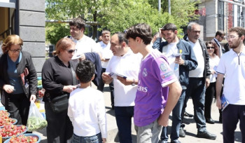 Քանաքեռ- Զեյթունի թաղապետը քարոզում է բնակիչներին ընտրել «Քաղաքացիական պայմանագրին» (լուսանկարներ)