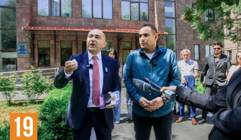 «Լուսավոր Հայաստան»-ը ՀԿԱԾ բակում բողոքի ակցիա է իրականացրել. արձագանքել է նախարարը