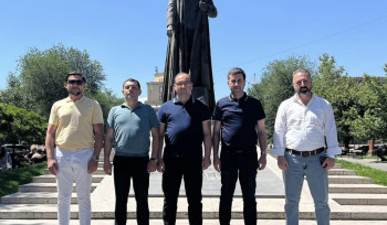 Վարչապետն իր խոսույթում բազմիցս շեշտադրում է արցախյան բարբառը, ինչն անխուսափելիորեն հանգեցնելու է արցախցիների նկատմամբ ատելnւթյան ալիքի. Հինգ իրավապաշտպանների նախաձեռնություն