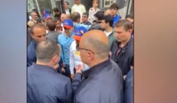 «Ռադդ քաշի, համբալի մեկը». արցախցու հետ զրույցից Փաշինյանը կրկին հունից դուրս եկավ