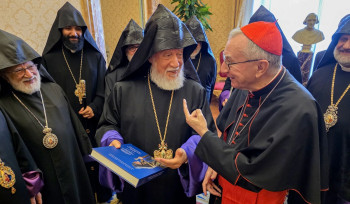 Արամ Ա–ն Վատիկանի պետքարտուղարի հետ քննարկել է արցախցիների վերադարձի ու  գերիների ազատ արձակման մասին