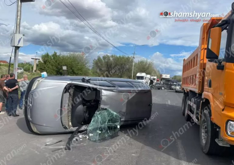 Շիրակի փողոցում բшխվել են «Mercedes»-ն ու 2 «Opel»-ները․ 3 վիրավորներից 2-ը երեխաներ են