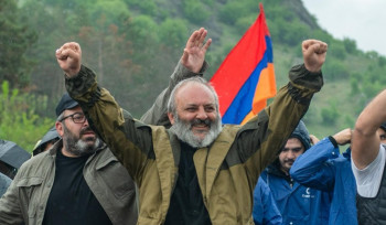 Դատարկ սեղանի շուրջ, բայց Սրբազան Հոր իմաստության ու լավատեսության առատությամբ ԱԱԾ մեկուսարանում նշեցինք Բագրատ Սրբազանի 55-ամյակը․ փաստաբան