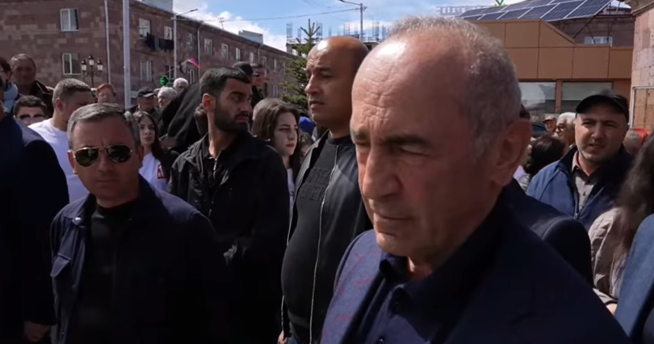 Մուրճը ձեռքն առած՝ քանդում է ամեն ինչ, ես տեսնում եմ դա և փորձում եմ զգուշացնել ժողովրդին. Քոչարյան