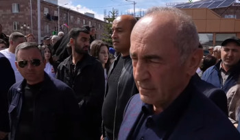 Մուրճը ձեռքն առած՝ քանդում է ամեն ինչ, ես տեսնում եմ դա և փորձում եմ զգուշացնել ժողովրդին. Քոչարյան