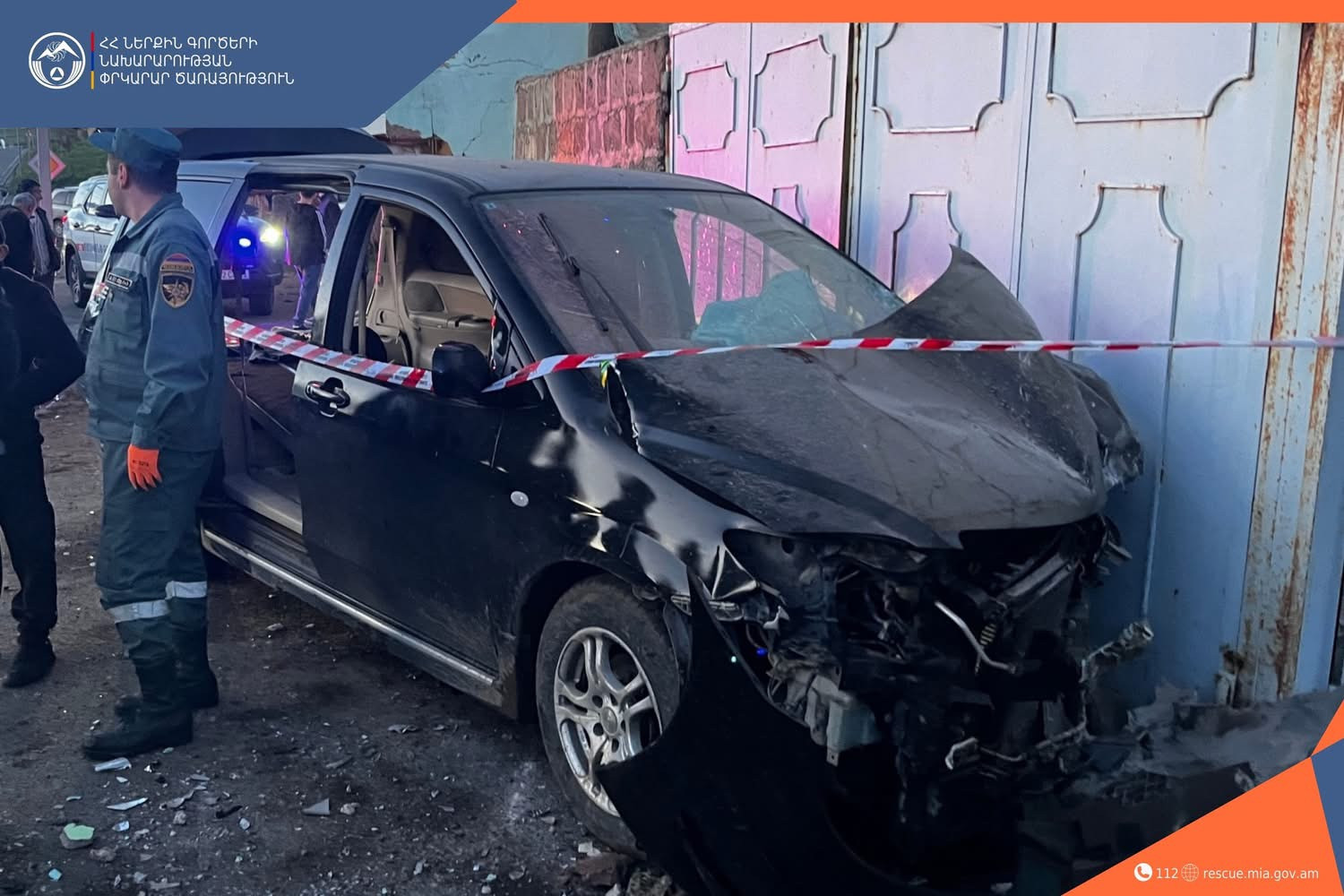 «Mazda» մակնիշի ավտոմեքենան բախվել է մոտակա խանութի պատին և կայանած «Mercedes-Benz»-ին