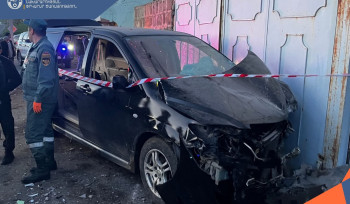 «Mazda» մակնիշի ավտոմեքենան բախվել է մոտակա խանութի պատին և կայանած «Mercedes-Benz»-ին