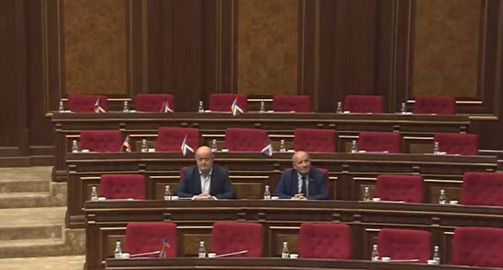 ՀՀ ԱԺ հերթական նիստին գրանցվել էր 3 պատգամավոր