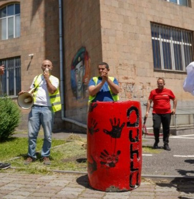 «Բոլորին դեմ եմ» կուսակցությունը Ռադիոտան դիմաց ժողովրդի «զահլեն տանլու» ակցիա իրականացրեց