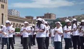 Զորահանդեսն ավարտվեց աղավնիների բաց թողումով (տեսանյութ)