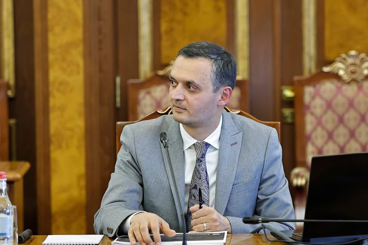 ՀՀ ֆինանսների նախարարի տեղակալ Արման Պողոսյանը պարգևատրվել է «Հայրենիքին մատուցած ծառայությունների համար» 2-րդ աստիճանի մեդալով