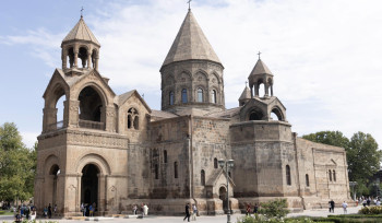 Երկրպագության համար դուրս կբերվեն Սուրբ Էջմիածնի սրբազան մասունքներ