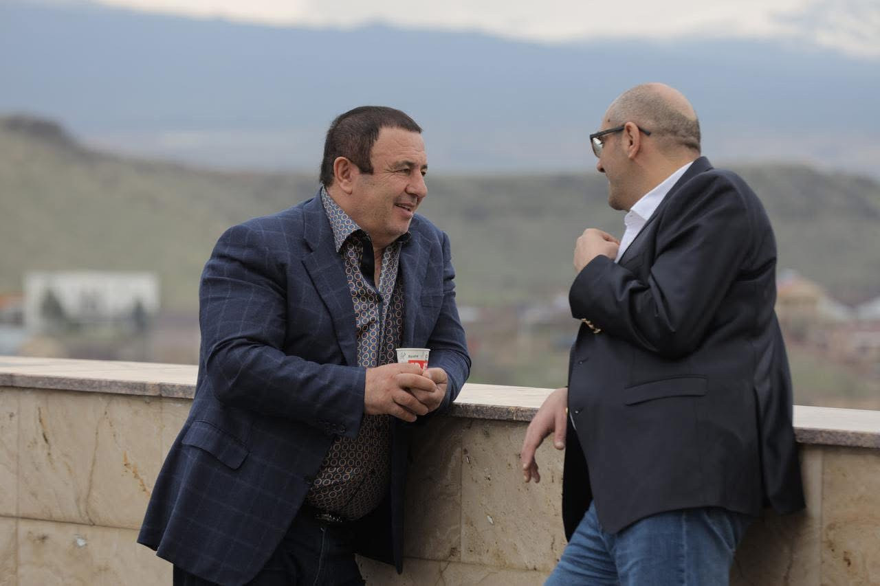 Գագիկ Ծառուկյանը ձևակերպեց քարոզչական այս «կամպանիայի» հիմնական բանաձևը. Հրաչյա Ռոստոմյան