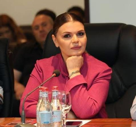 Ալեն Սիմոնյանն ասում է`ադրբեջանցիների համար ցավոտ չէ՞.  որ այդքան նրբազգաց եք մայրերի հանդեպ, ինչու՞ եք հայ որդեկորույս մայրերին Եռաբլուրում քաշքշում. Լուիզա Սարգսյան
