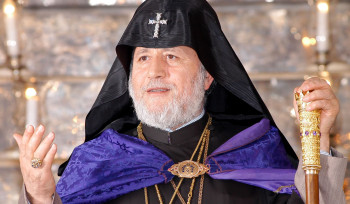 Բագրատ Սրբազանը հայտարարեց, որ քաղաքական բնույթ չի կրելու շարժումը, հետո շարժումը որոշակի փոփոխություններ կրեց․ Վեհափառ