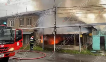 Երևանի տներից մեկում հրդեհ է բռնկվել․ կրակն ու ծուխը տեսանելի էին մի քանի հարյուր մետրից