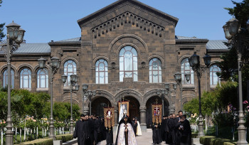Սուրբ Հովհաննես Մկրտչի և Աթանագինե եպիսկոպոսի մասունքները տարվել է Շողակաթի վանք
