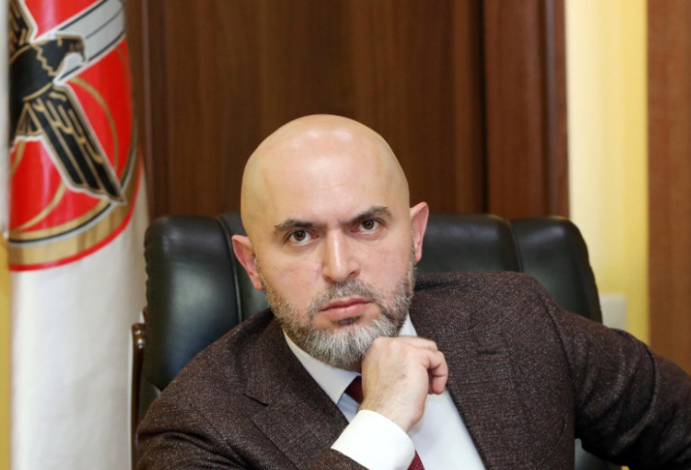 Արմեն Աշոտյանին տեղափոխելու են դատարան, այս անգամ ավելի աբսուրդ մեղադրանք են առաջադրել. փաստաբան