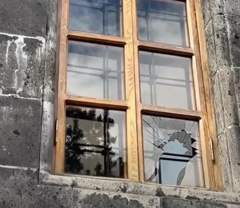 Գյումրիում կոտրել են Սուրբ Գրիգոր Լուսավորիչ եկեղեցու պատուհանների ապակիները