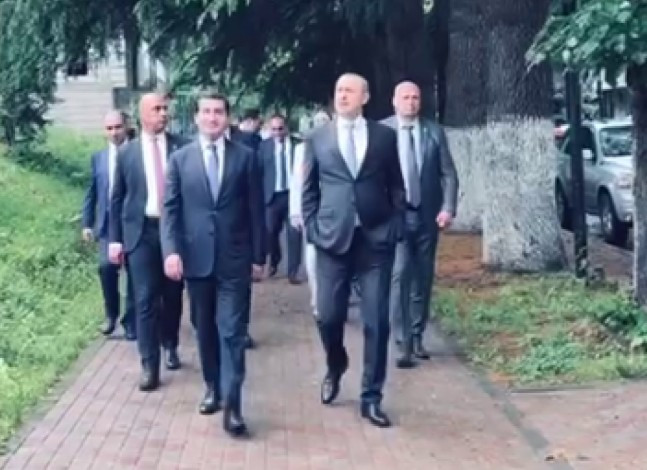 Քեզ միայն փառքն ու պաշտոնն են հետաքրքիր, իսկ քո ծննդավայրի nչնչացումը, հայրենակիցներիդ մաhն ու տառապանքը քեզ համար կոպեկի արժեք չունեն․ Տիգրան Աբրահամյանը՝ Արմեն Գրիգորյանին