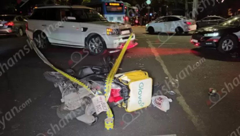 Ֆրանսիայի հրապարակում բախվել են «Range Rover»-ը և «Honda» մոպեդը