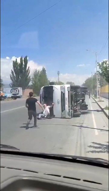 Աշտարակ-Սասունիկ ճանապարհին էքսկուրսիա տանող ավտոբուսի վթարի հետևանքով բուժօգնության է դիմել 30 երեխա և 6 մեծահասակ․ Առողջապահության նախարարություն