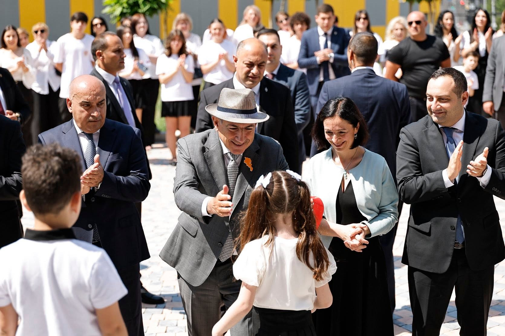 Չկա որևէ մեկը, որ գիտի ամեն ինչ, հետևաբար՝ յուրաքանչյուր ոք ինչ-որ նոր բան իմանալու անհրաժեշտություն ունի․ Փաշինյանն այցելել է Հակոբ Կոջոյանի անվան վերակառուցված կրթահամալիր