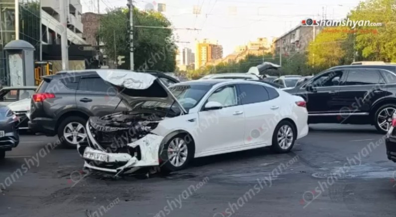 Կոմիտաս-Վաղարշյան խաչմերուկում բախվել են «Kia Optima»-ն և «Opel Zafira»-ն․ կան վիրավորներ