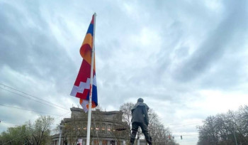 Երևանի Ֆրանսիայի հրապարակից հեռացրել են Արցախի դրոշը