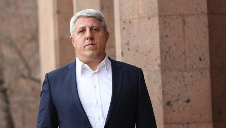 «Արևմտյան Ադրբեջան վերադարձի» հարցերով զբաղվող ոմն Ազիզ Ալաքբարով, որն իր ազգանունը դարձել է Ալաքբարլի, հոխորտանքով «պահանջում էր» ՀՀ-ից ապահովել «վերադարձը»․ Ոսկանյան
