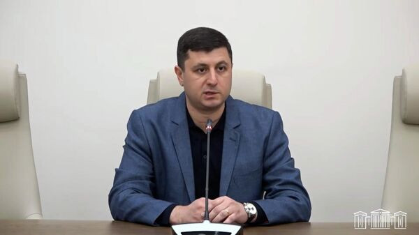 Տեղական բռնապետը շարժվում է մի քանի գրոշ աշխատելու մղումով, իսկ ադրբեջանցիները հայկական շահերի հաշվին իրենց պահանջներն ու ձգտումները վերածում են մշտական սպառնալիքի. Տիգրան Աբրահամյան