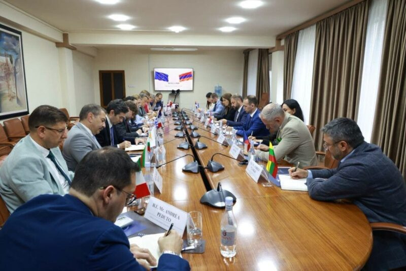 Պապոյանը ԵՄ դիվանագետների հետ քննարկել է հայկական արտադրանքի արտահանման հնարավորությունները